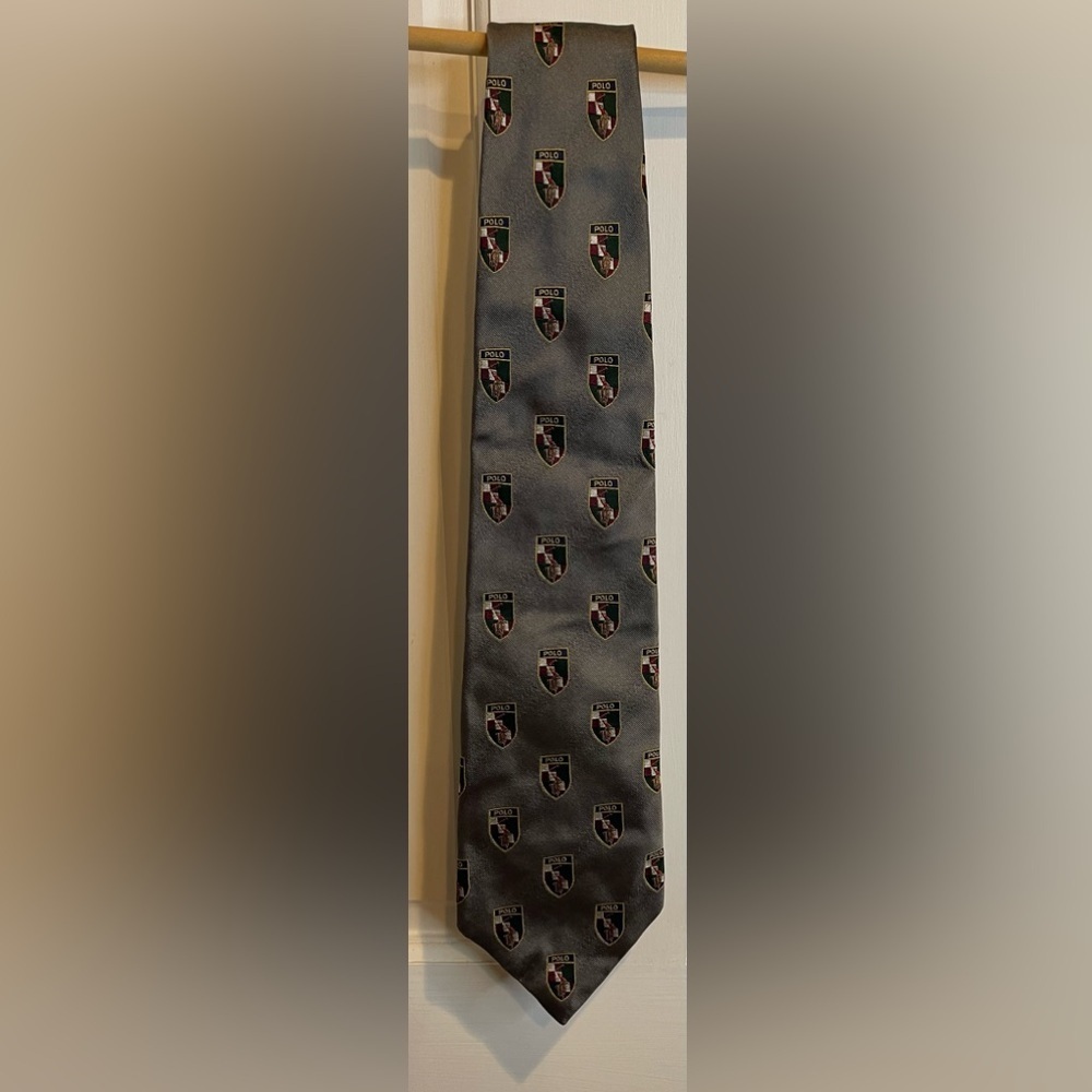 Ralph Lauren 100% Silk Hand Made Gray Shield Player Crest Men's Tie - Picture 4 of 4